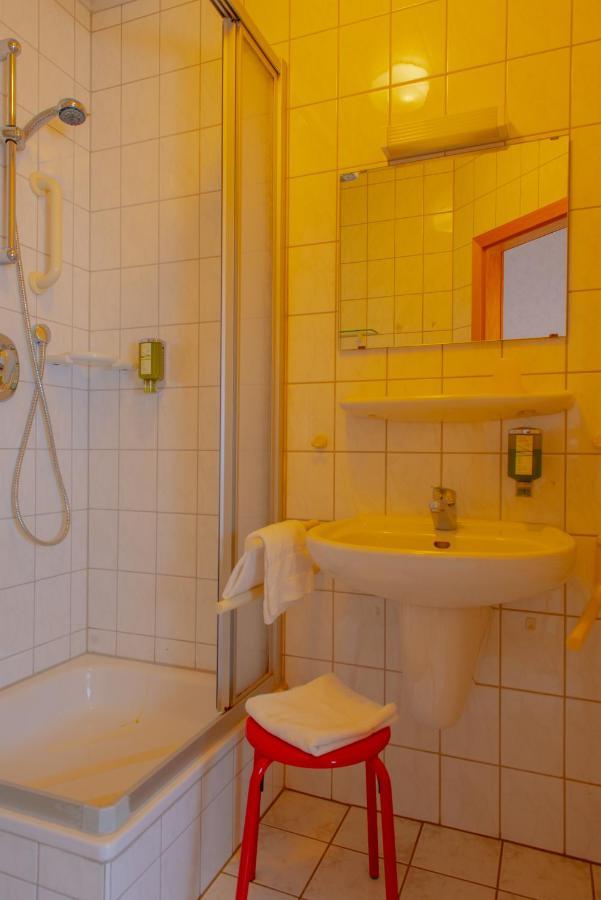 Christliche Gaestehaeuser Weinstrasse Neustadt an der Weinstraße 외부 사진