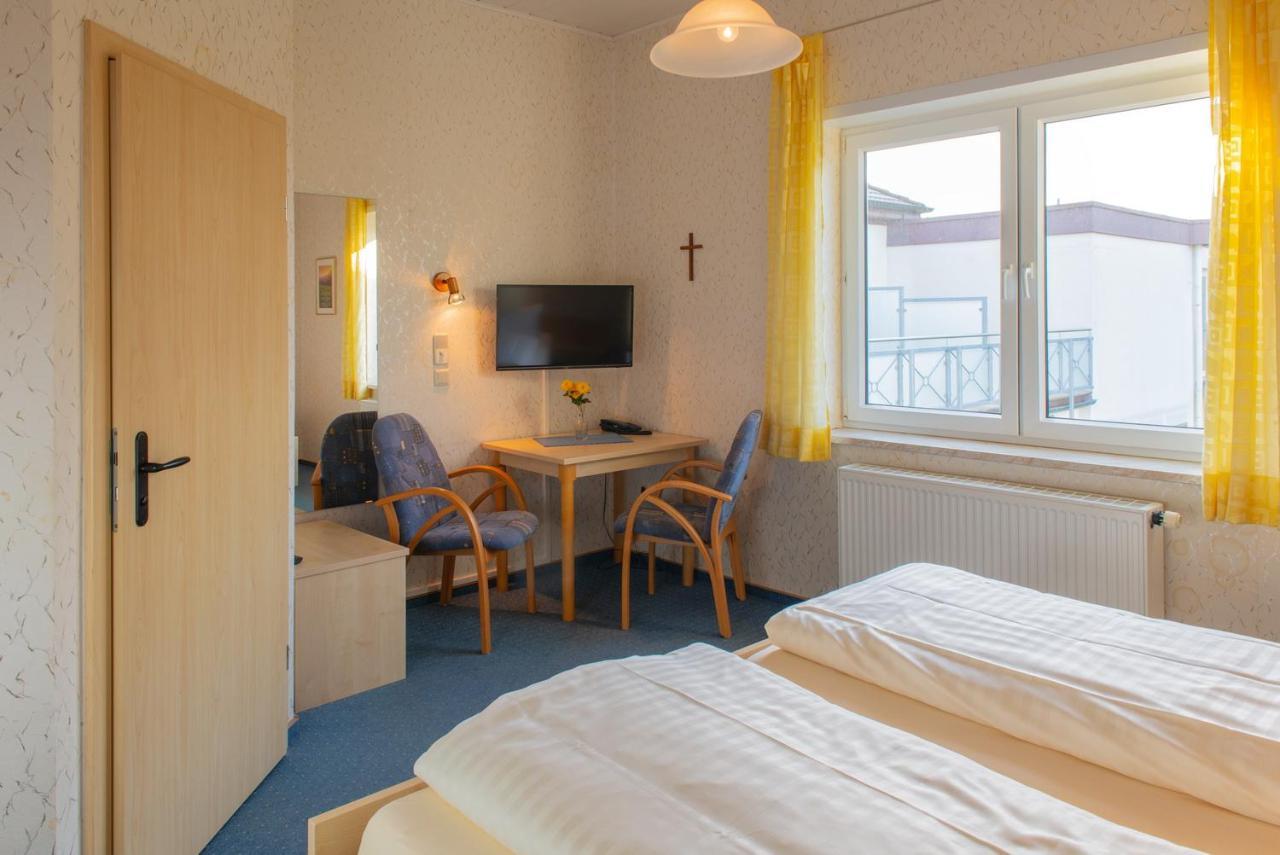 Christliche Gaestehaeuser Weinstrasse Neustadt an der Weinstraße 외부 사진